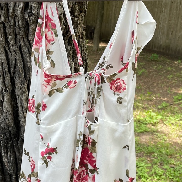 Event Buzz Floral Ruffle Maxi Dress from Vici - Picture 4 of 5